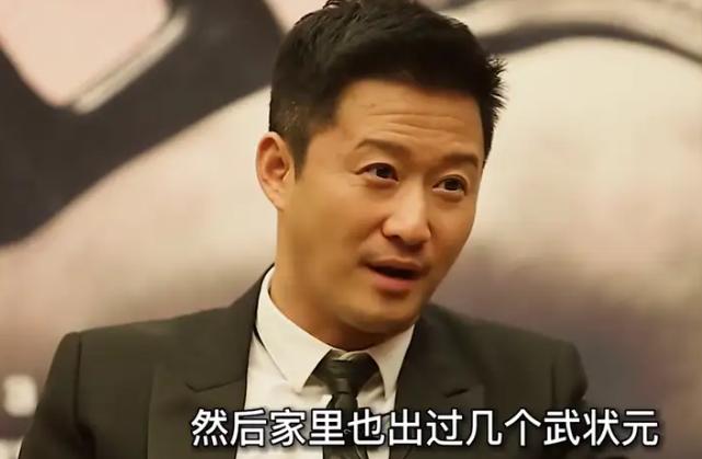 吴京自称是正白旗人，祖上出过多名武状元，旗主是清军入关的头号功臣
2006年，吴