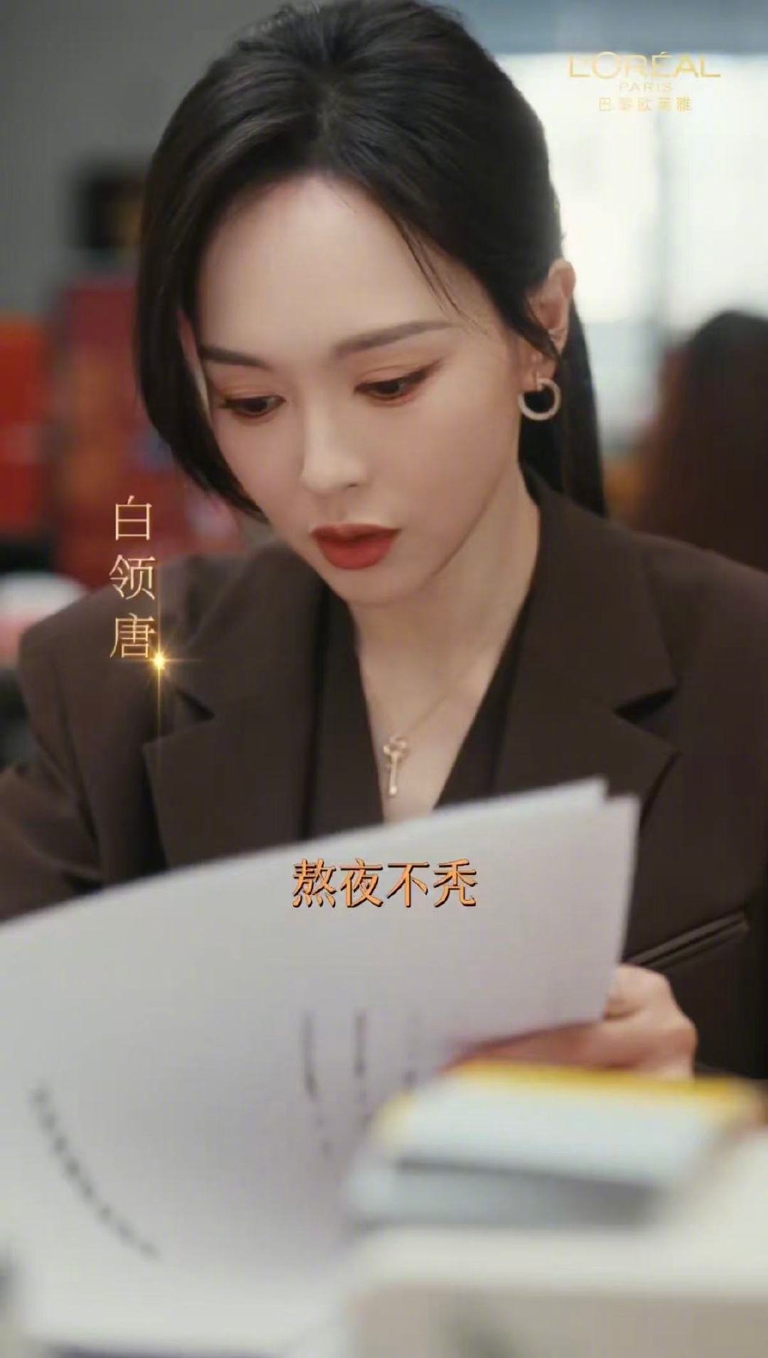 唐嫣开年上演互换人生新春小剧场《回错家》上演“互换人生”，两个角色各有不同。且看