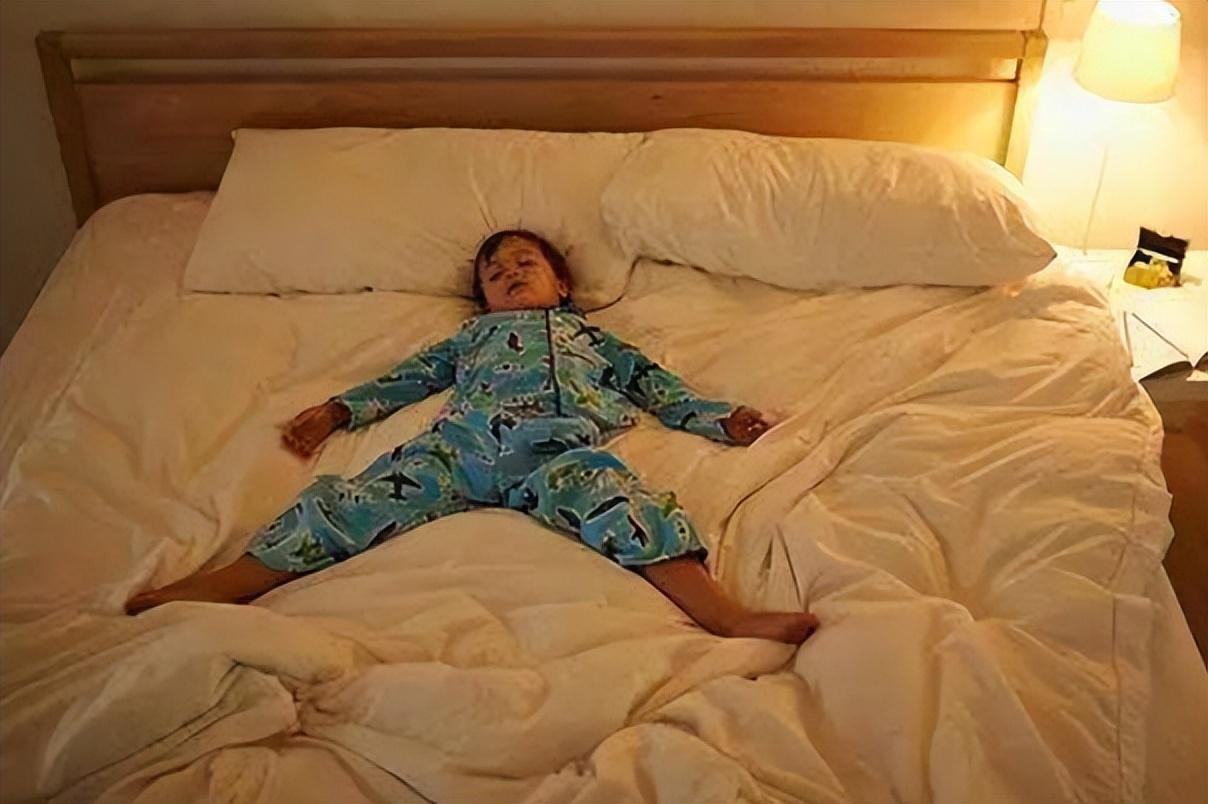 天气冷了，孩子睡觉需注意这3点，做好了，孩子少生病、长得好
天气冷了，孩子睡觉要