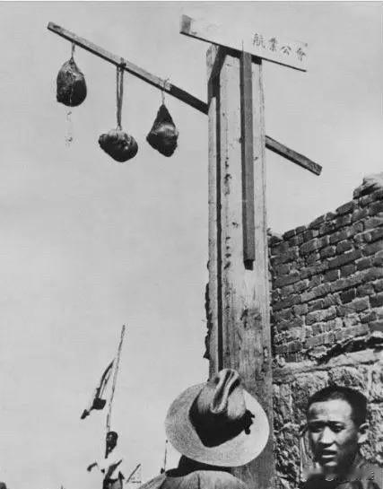 老照片欣赏：抗战时期，东北哈尔滨。

彼时，哈尔滨处于“伪满洲国”的统治之下。日