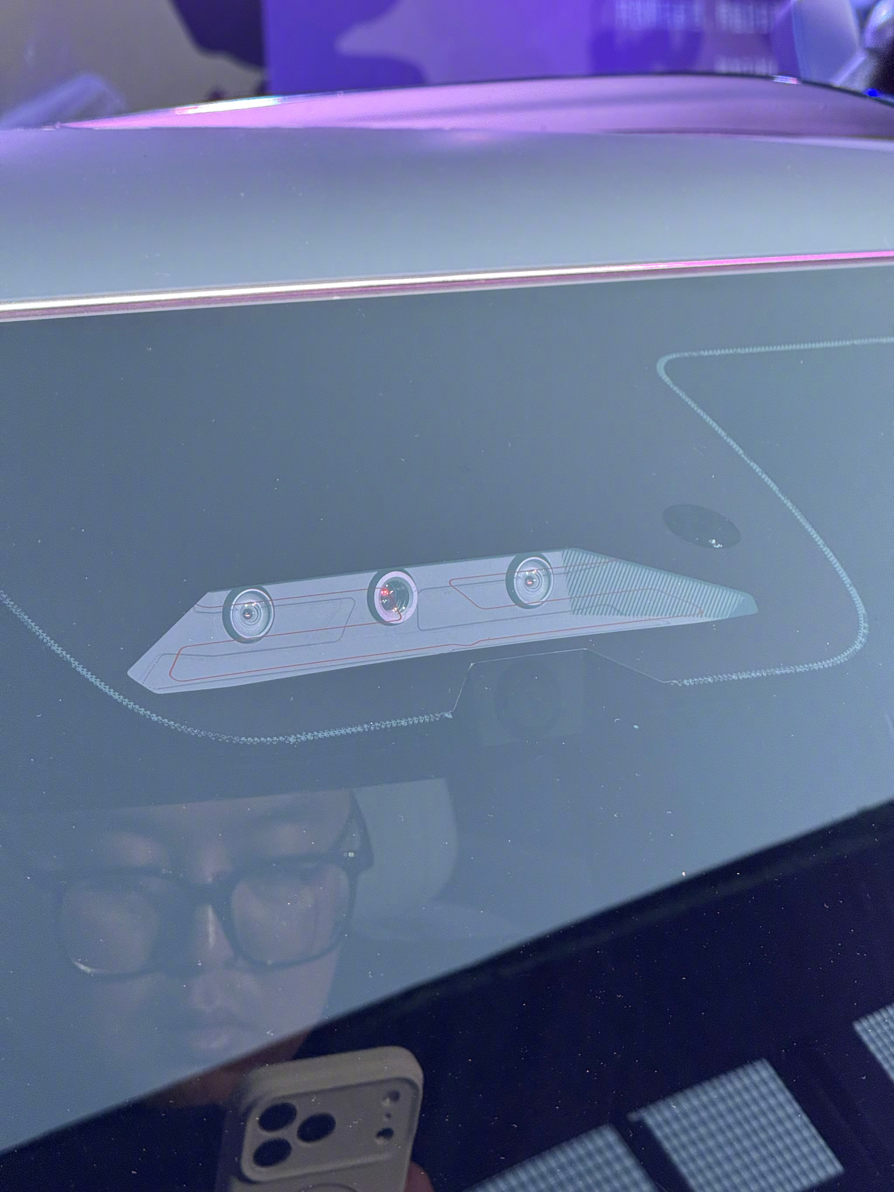 方程豹钛 3 闪充版现场有双目和三目版本，为什么？ 