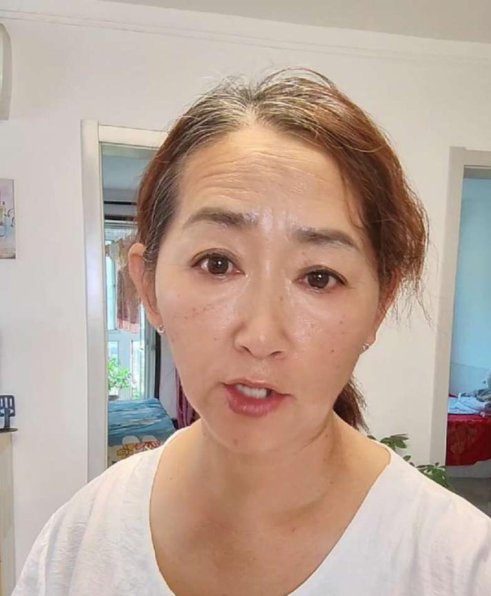 真不是我矫情。
但我真受不了挤一块住。
到北京帮儿子带孙子，我没住他家，自己花3