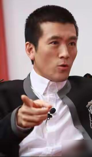 杨子直播，有网友问你失去圣依，你后悔吗？他说，应该说，她也失去了我。你问问她后悔