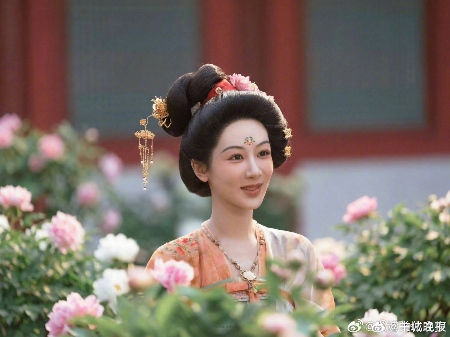 【内娱女星东方美学妆造大赏，你pick谁？】是那抹远山黛眉、点绛红唇里藏着的千年