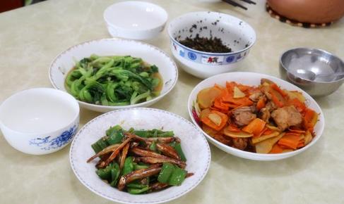 咸吃萝卜淡操心！我拍了一张家常菜到朋友圈，没想到一个多年没见的朋友问我，嫁的一般