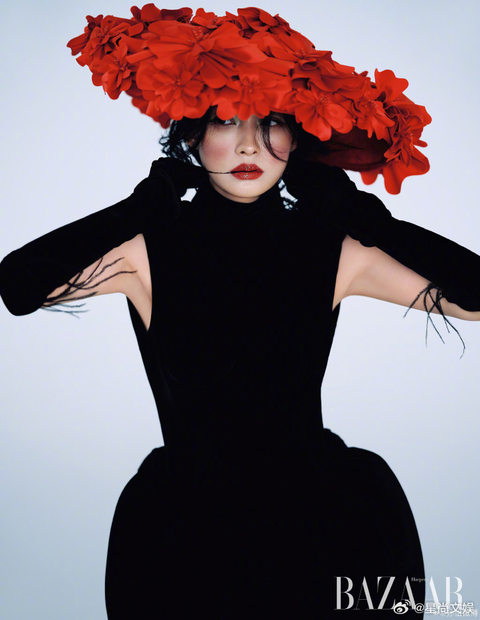 #孙怡极致的反差##孙怡冷脸A感# ​ 孙怡在时尚芭莎越南八月刊的表现无可挑剔！