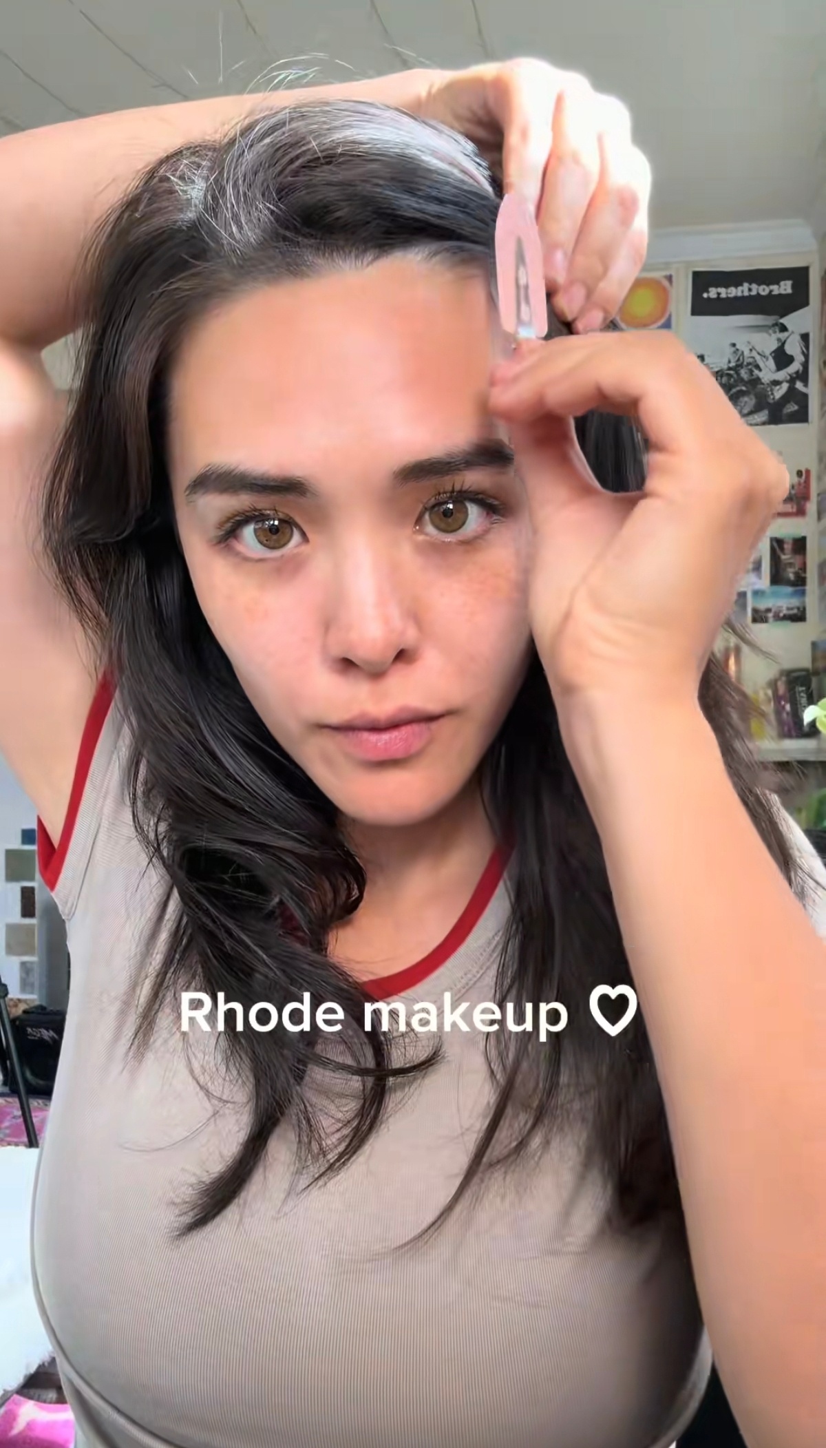 钟丽缇大女儿晒素颜照，老外都很爱长雀斑。 ​​​