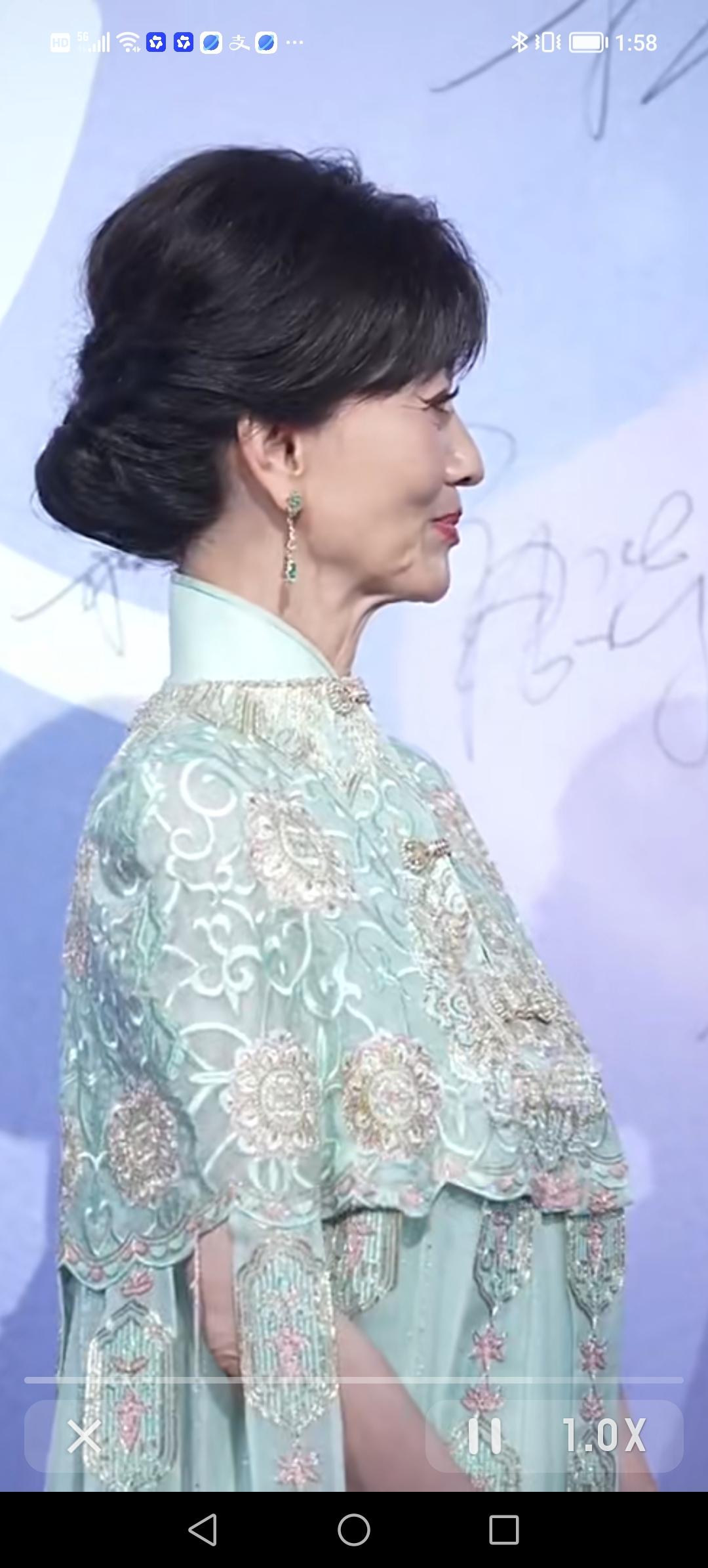 72岁还能这么美，实属罕见。