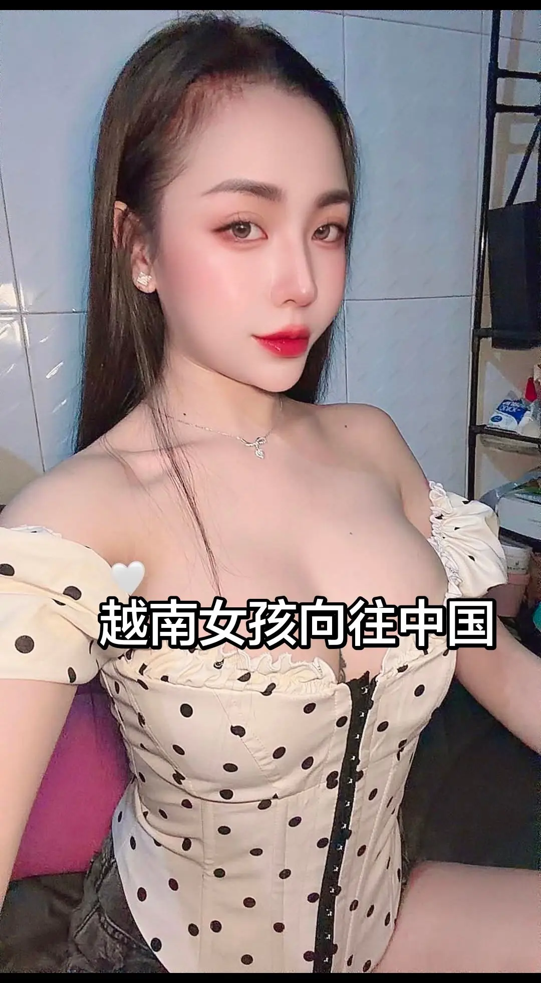 吊带甜妹 蕾丝连衣裙 性感白裙自拍 夏日穿搭白色连衣裙 辣妹甜妹风