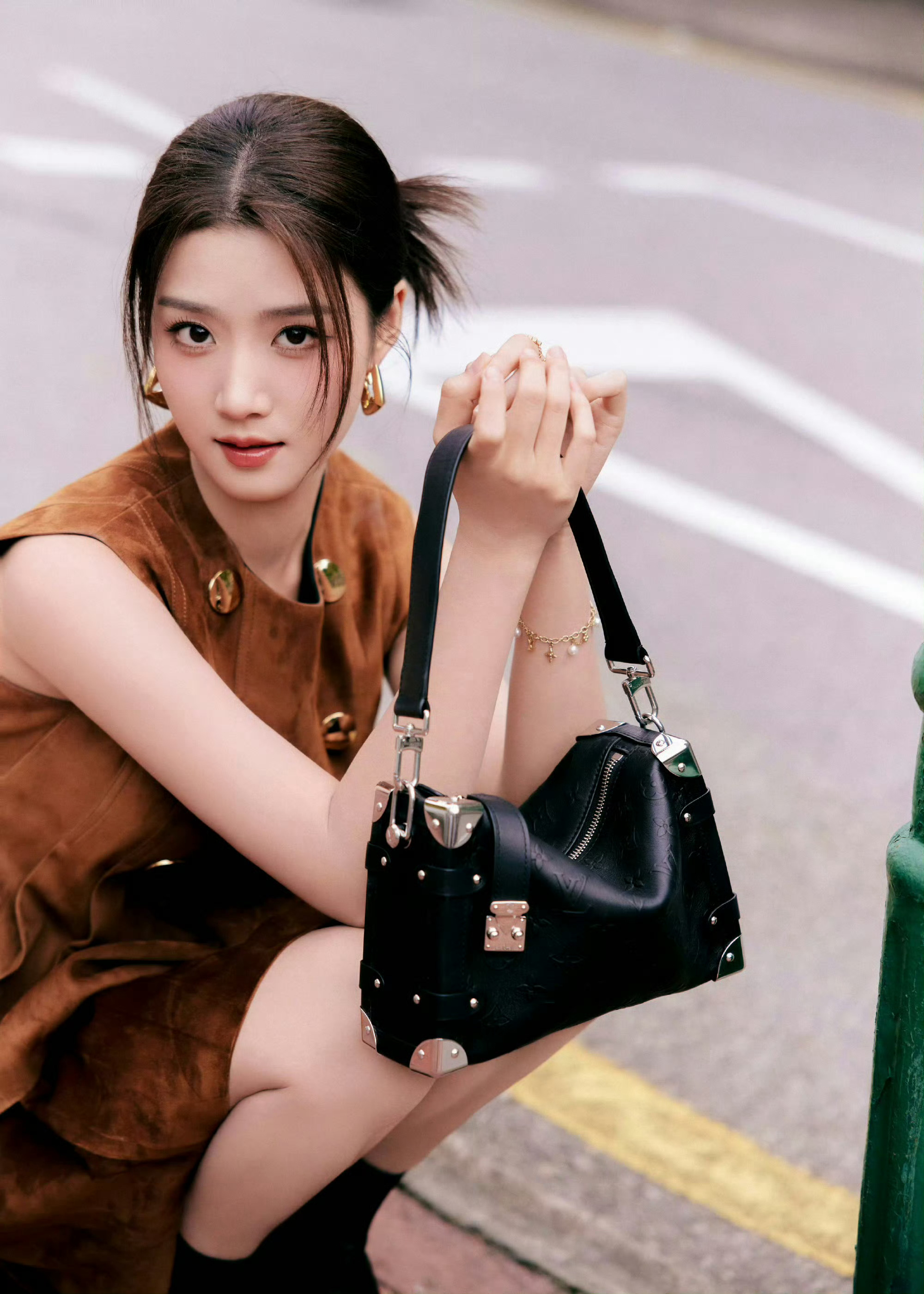 卢昱晓的上身包包好喜欢