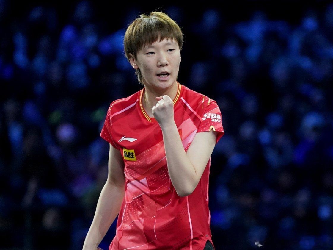 感受如下:看电视，两手冒汗。拍照片，只右手冒汗。 