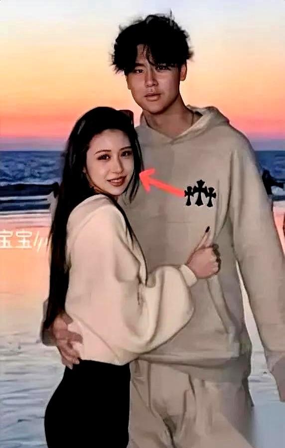 汪峰沉默了。

汪峰自己谈恋爱，总是选章子怡、森林北这种大美女。可他继女小苹果，