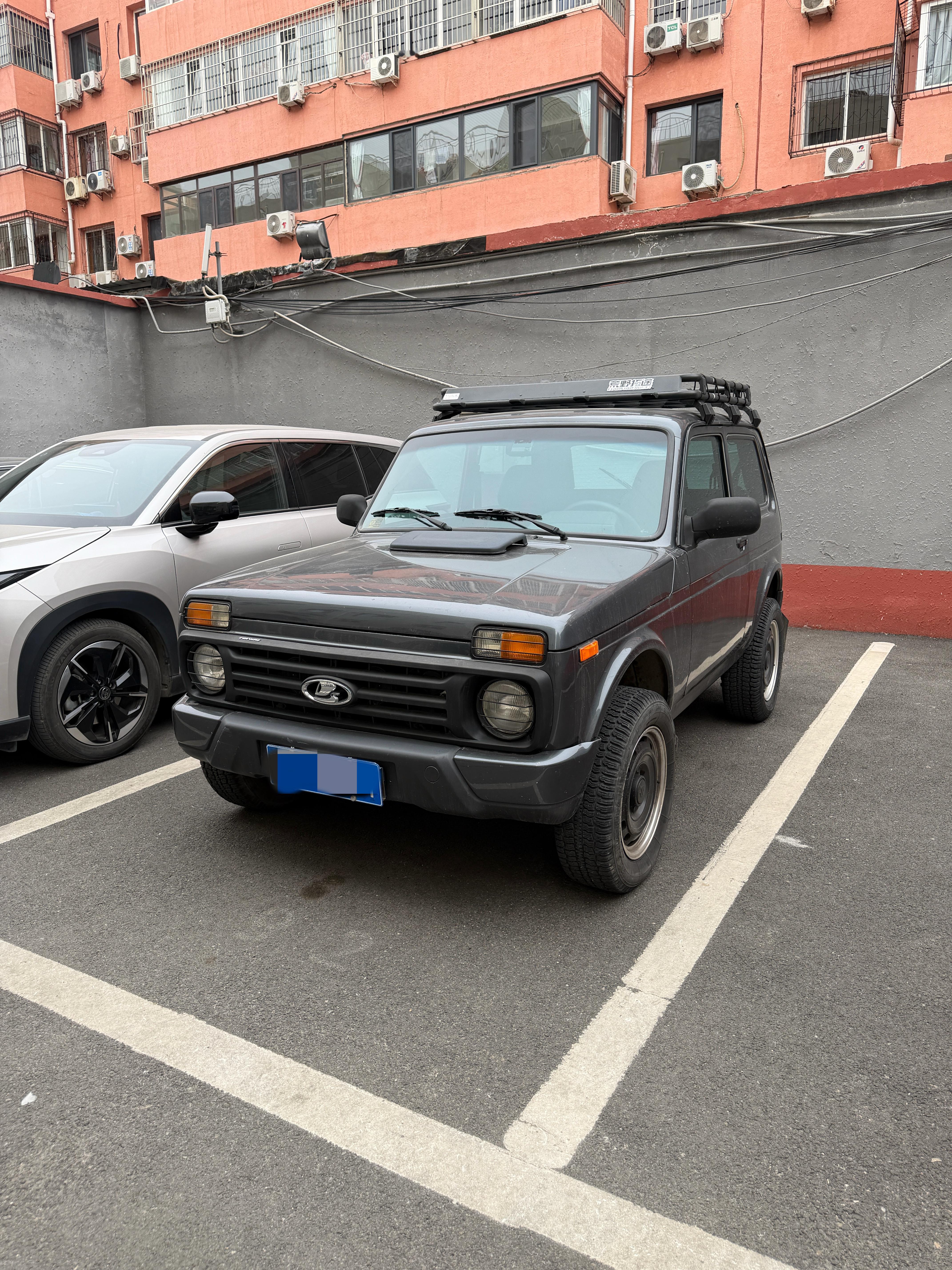 又在小区里看见了一辆不多见的小车，还有人认识吗？车评精选大v聊车