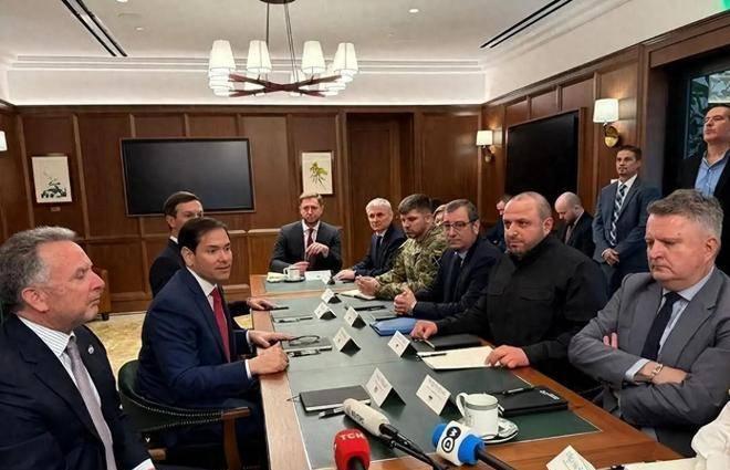 乌克兰政坛突然上演了一出比前线炮火更猛的戏码！12月26日，基辅议会闪电组建