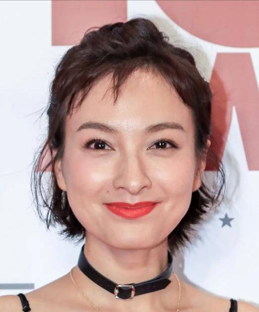 李静问吴昕:“假如你伴侣的收入是你的十倍，你还工作吗？”吴昕不假思索就说:“当然