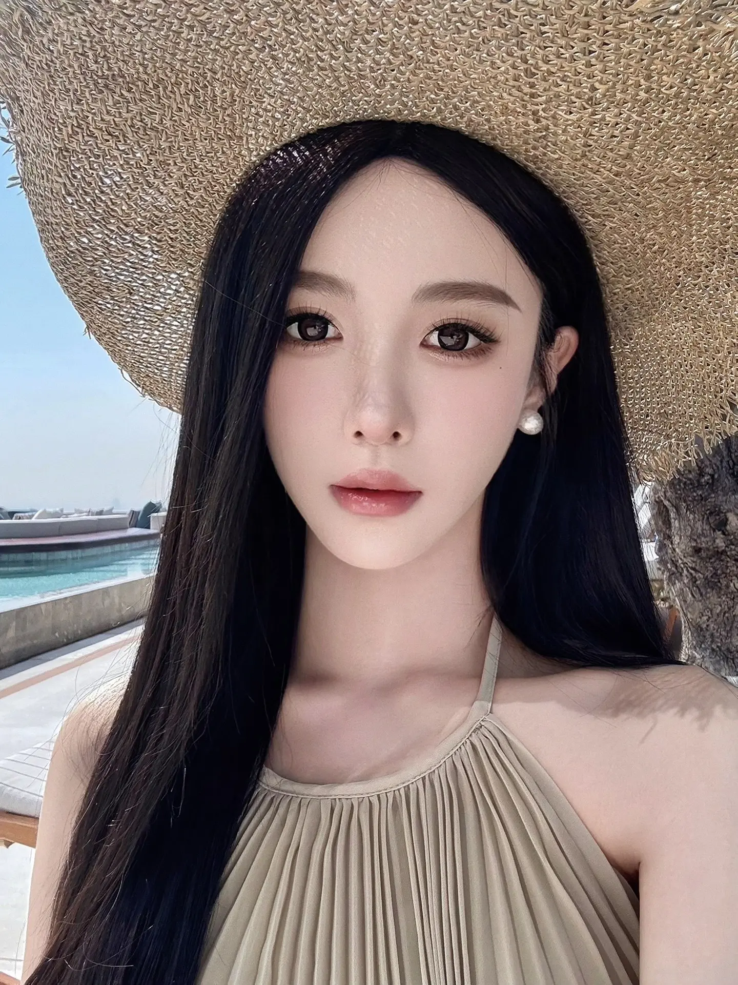 女孩子们总是在年轻的时候追寻女人味☀️👒🍦👗🫧🩴 身上就会有...