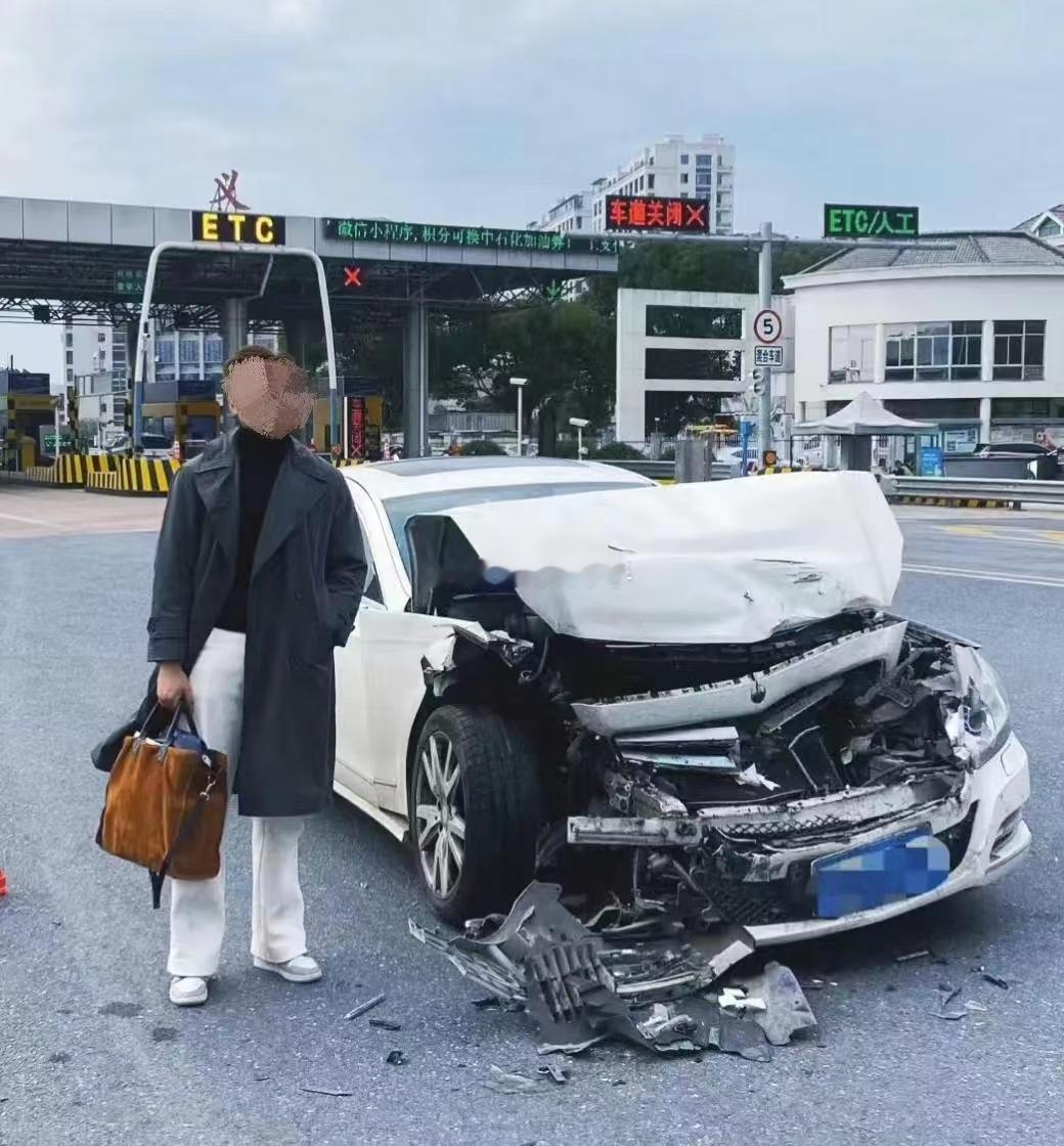 出了车祸发个朋友圈~~~这心理素质杠杆的！！！海阔试车超话 ​​​