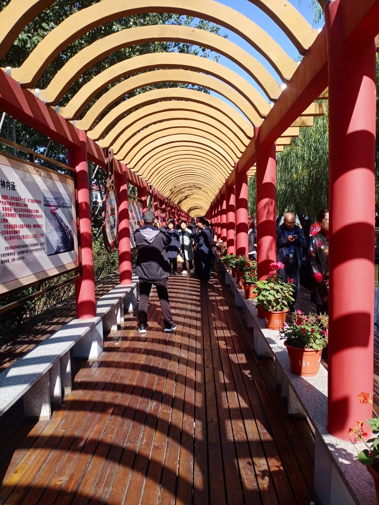 考上公务员的一些建议：

1.制定复习计划：在备考期间，制定一个详细的复习计划，