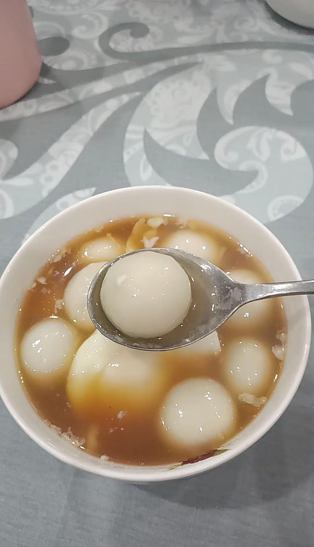 ”俗话说“过了十五出了年”，年就这样过完了。新年的最后一天，希望大家开开心心闹元