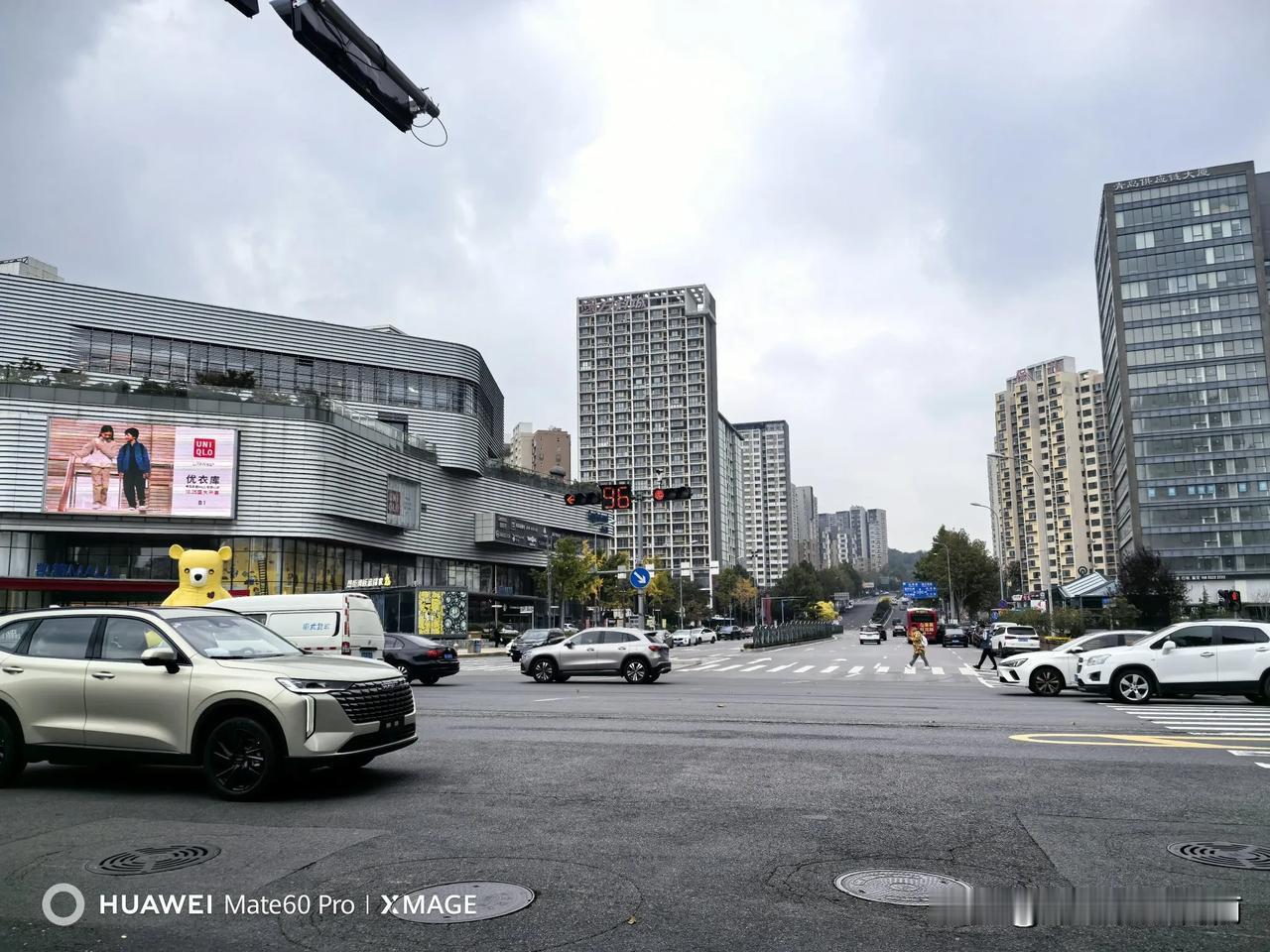 今日青岛市北区马路风景随手拍：有青岛黑龙江南路凯德周围的风景；有青岛合肥路拐角儿