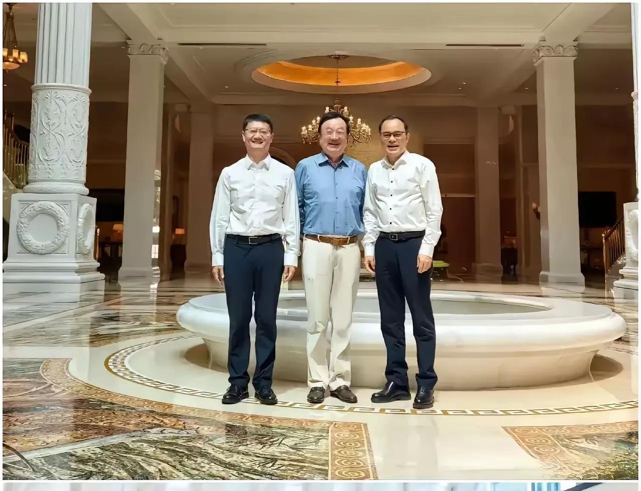 这是近日长安汽车集团董事长朱华荣和任正非会面的合影！

朱华荣，1965年出生的