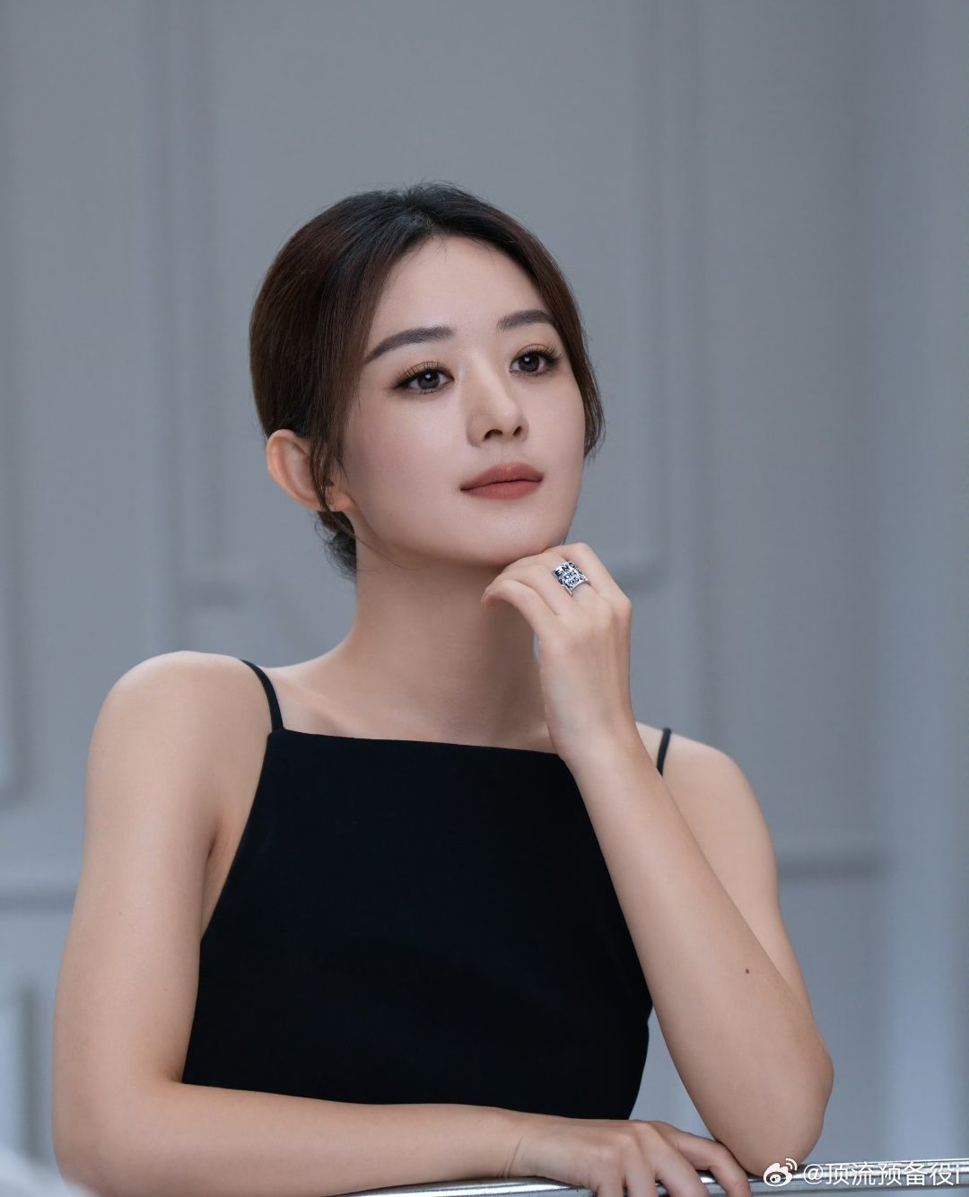 赵丽颖纪梵希全球彩妆及香氛代言人，优雅大方贵气十足！！