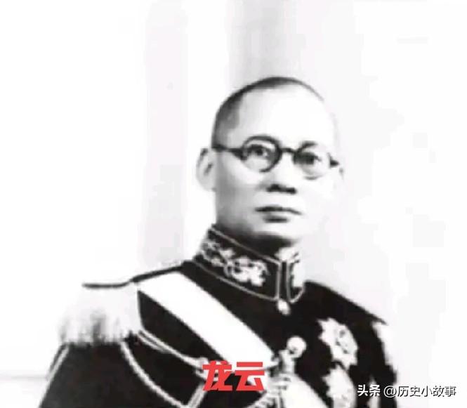 1947年，国民党上将龙云送女儿出国留学，刚到火车站，大队宪兵赶到，带队军官说：