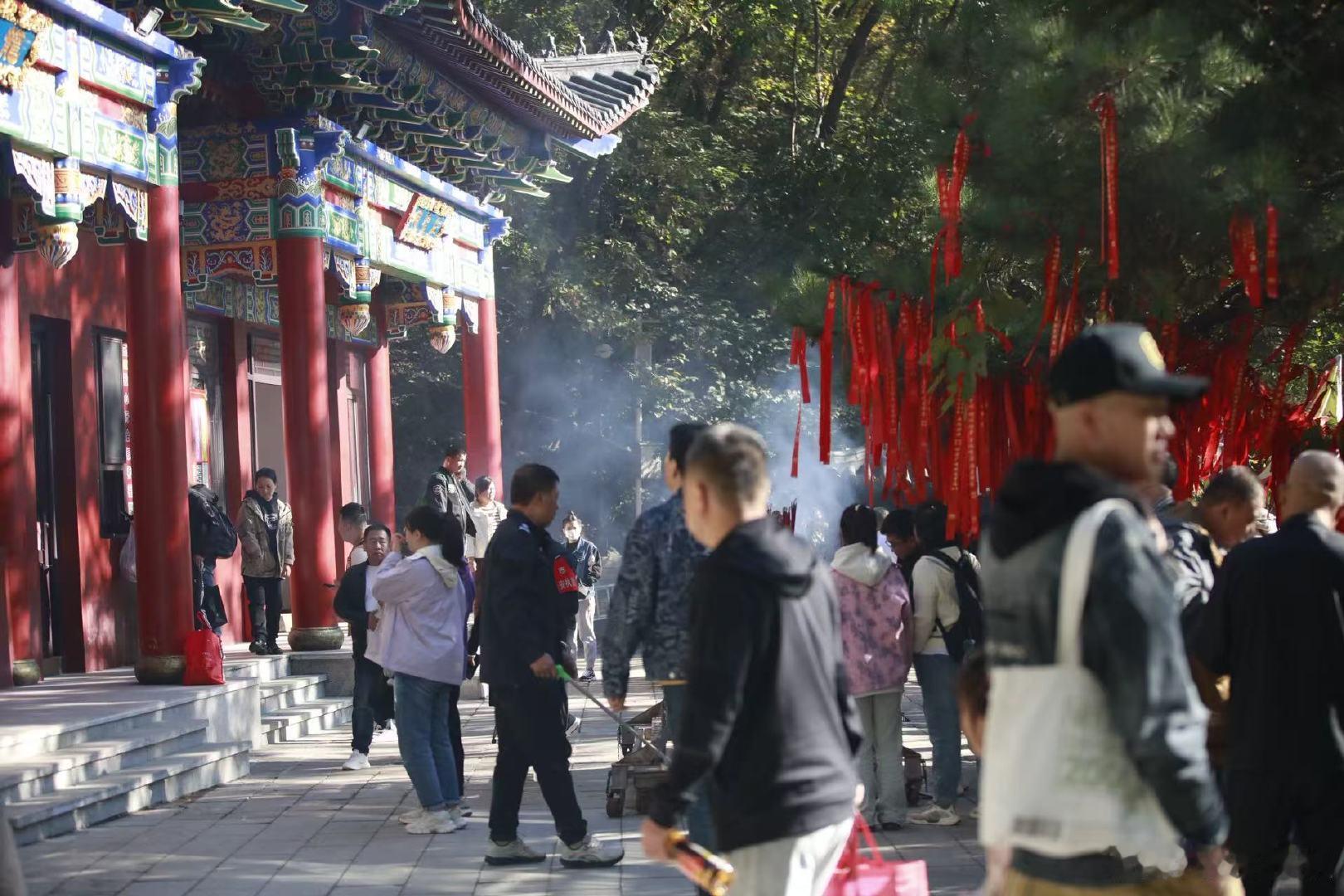 五月短途游首选辽宁铁刹山来辽宁铁刹山不只是简单爬山赏景，更是一场治愈身心的静心之