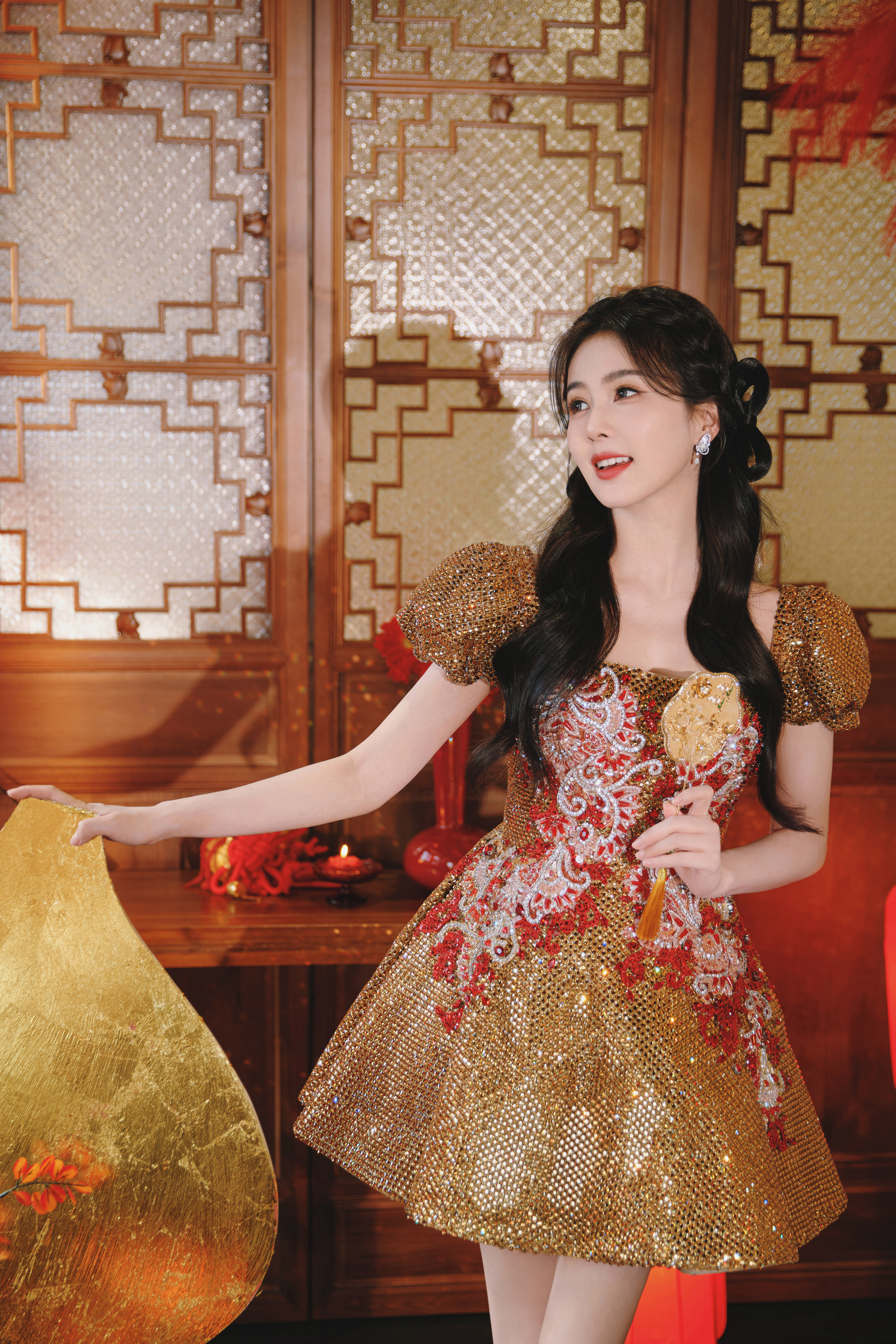 白鹿｜春晚节目单 即将亮相春晚舞台的两组全新造型 ，白鹿分别演绎 Jenny P