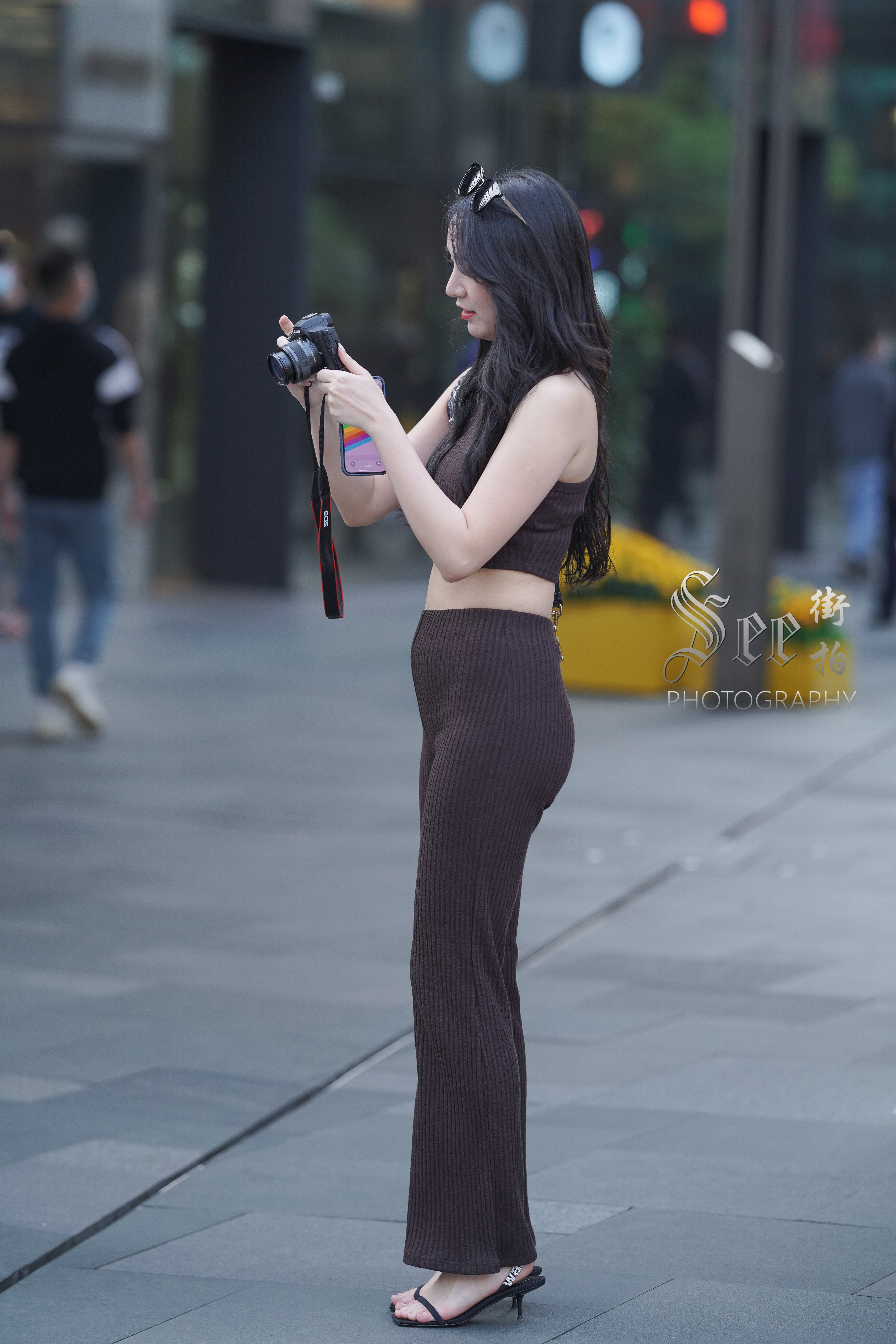 美丽的女摄影师~~ ​​​