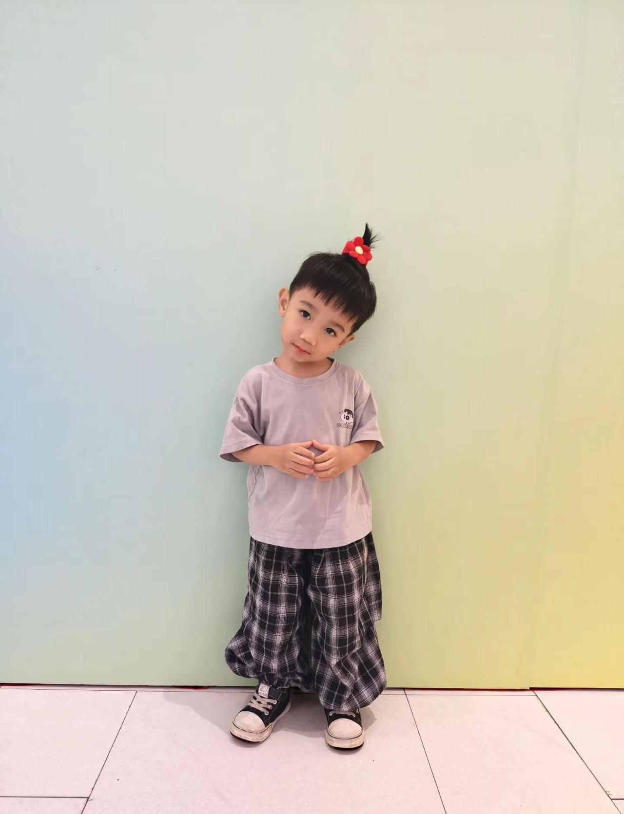 华晨宇广州路演，你竟然睡着了？！ 电量告急的火弟😂😂😂华晨宇 华晨宇yu 
