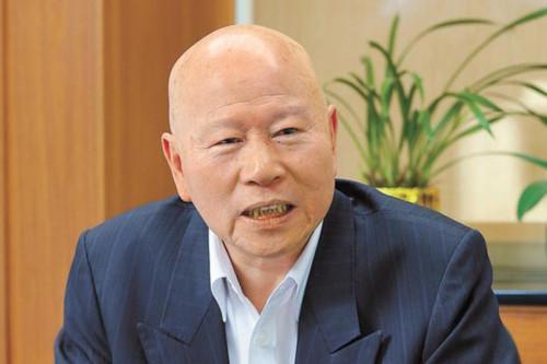 特朗普前脚刚回美国，那边岛上一帮人立马换脸。
 
民进党前主席许信良直接说，别搞