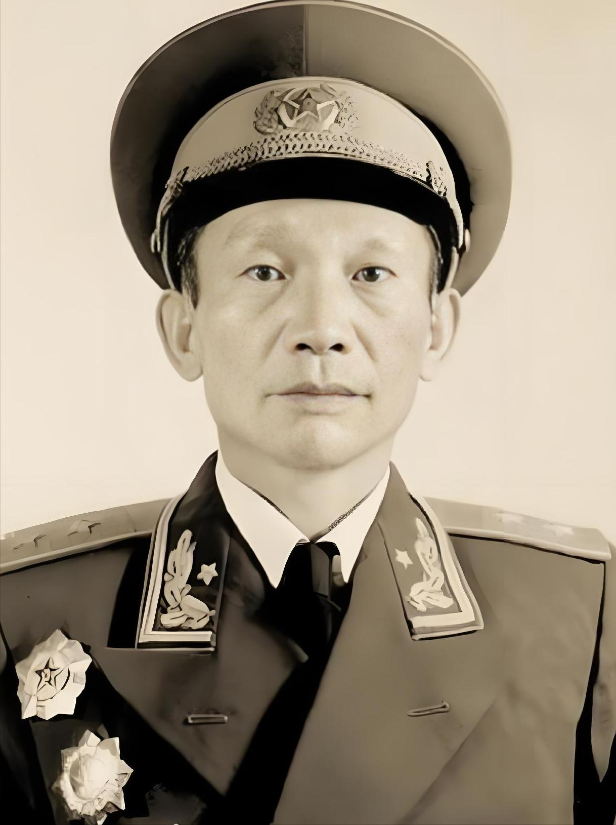 1937年5月，23岁的林月琴在延安与35岁的罗荣桓成婚。此前，她的前夫吴先恩随
