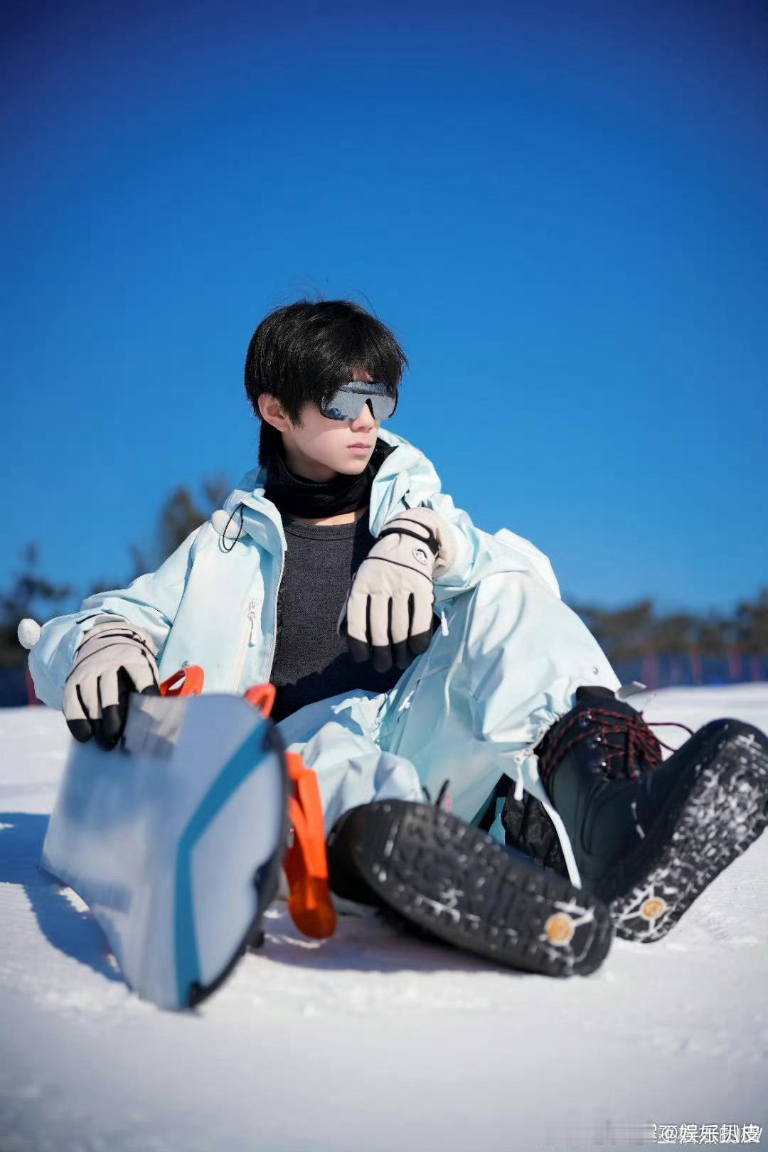 王橹杰滑雪恭喜王橹杰成功解锁滑雪技能🎉期待王橹杰《我们的少年时代2》带来更多惊