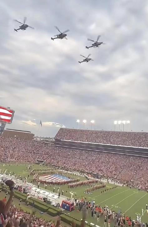 意外嘛！美国没有体育部门，没有体育官员，不给运动员财政拨款，但是体育产业却占到全