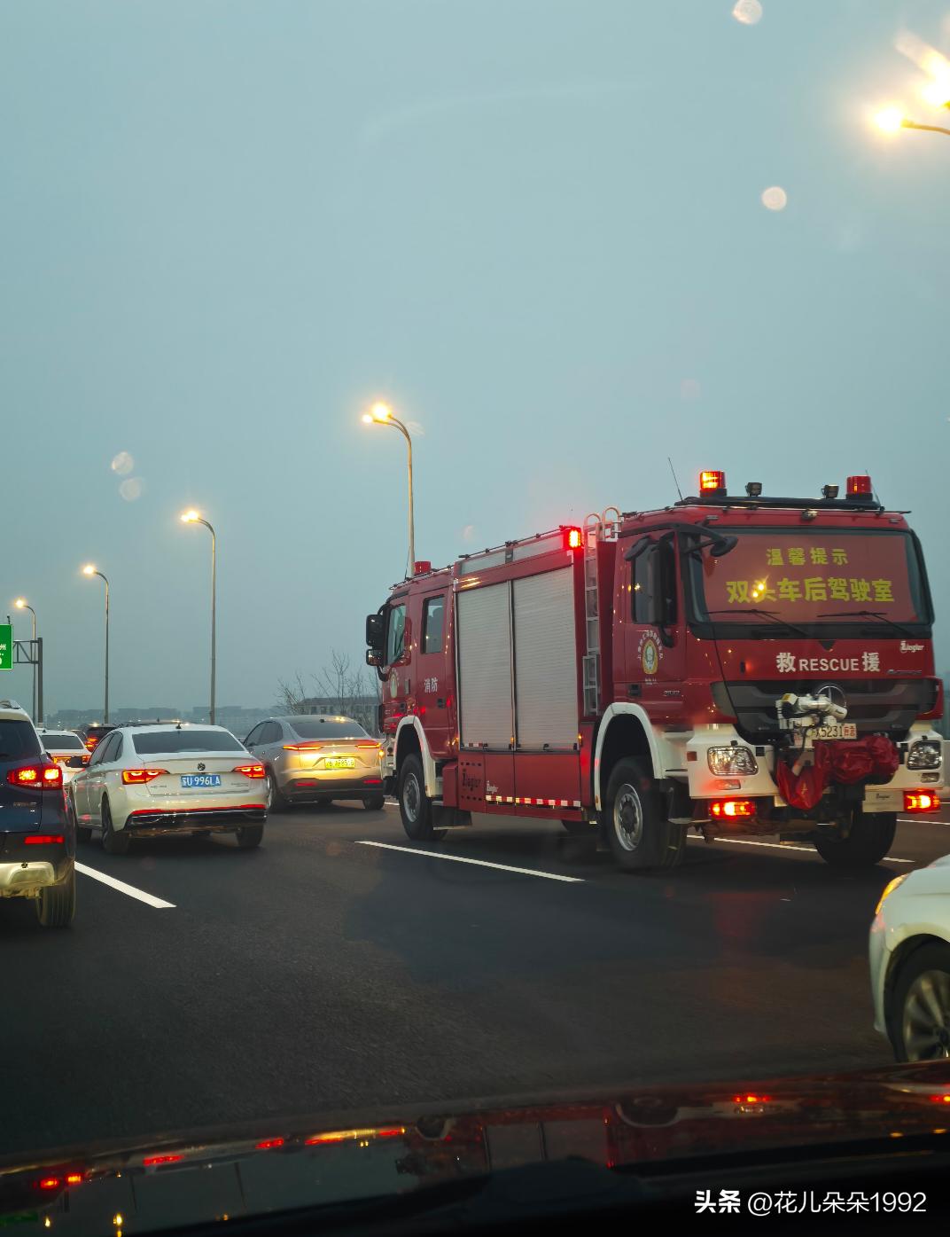 双头车
这车设计的作用是啥？双端都有驾驶室？不是挂倒挡就可以前行了？