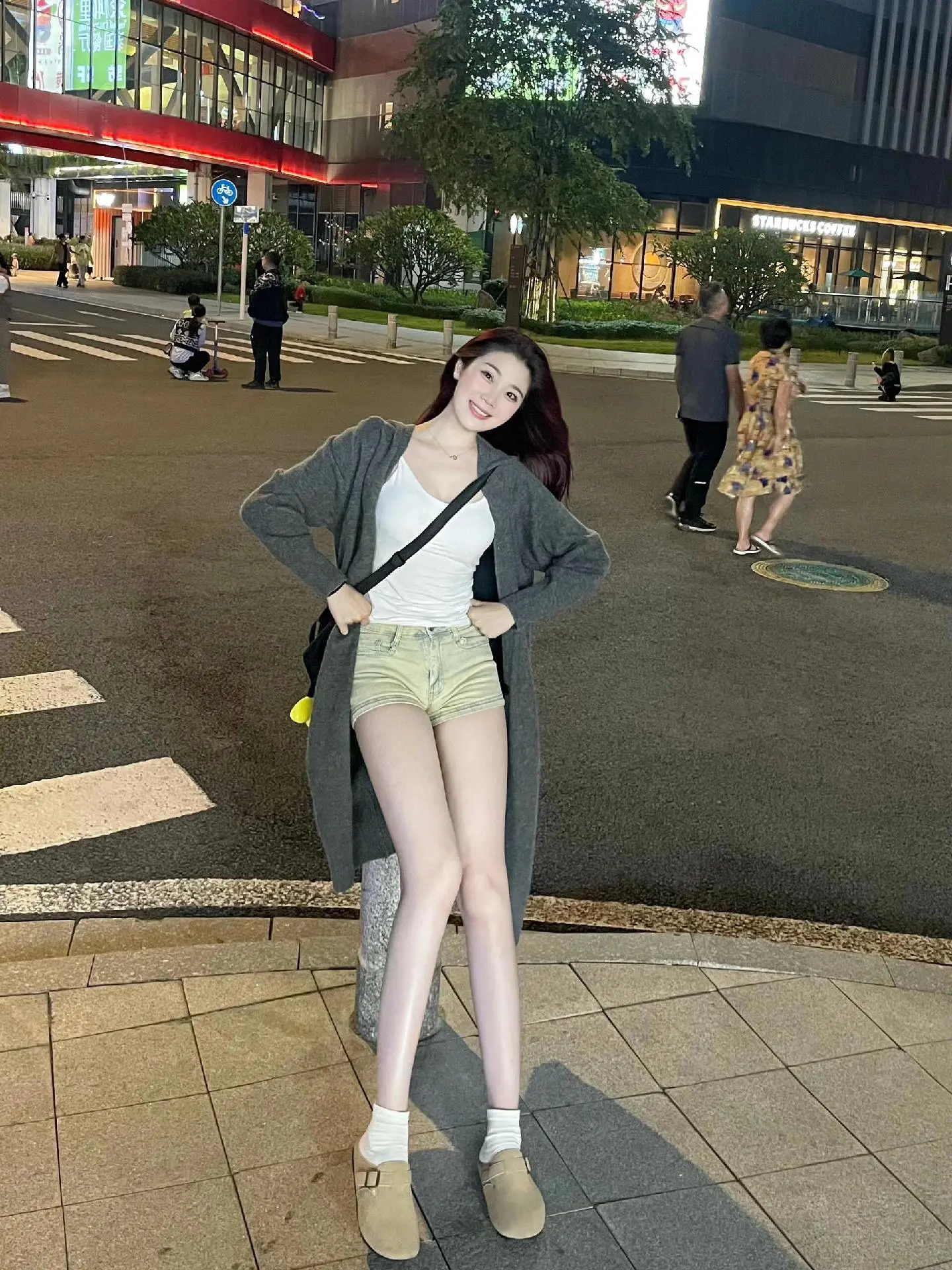 “没有一个男人会永远爱你，女孩子一定要趁早明白这个道理，被爱没有那么重...