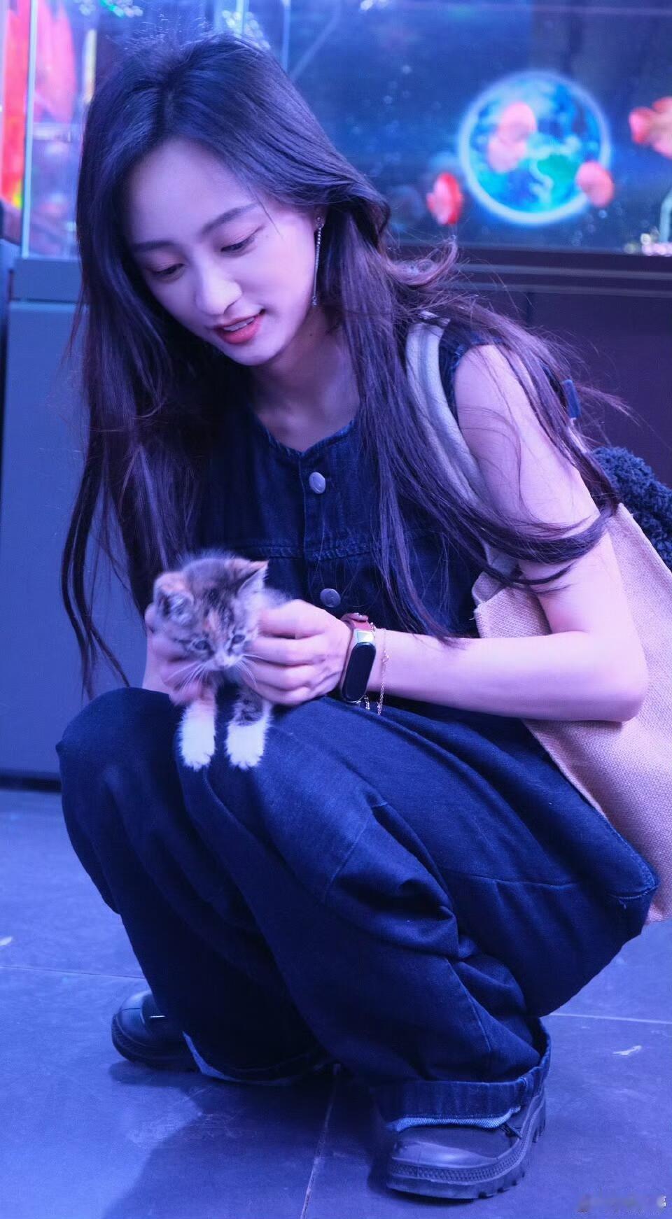 律师谈黄婷婷解约后仍被丝芭干预 黄婷婷解约后多次进组被换。片方经法律评估确认无风