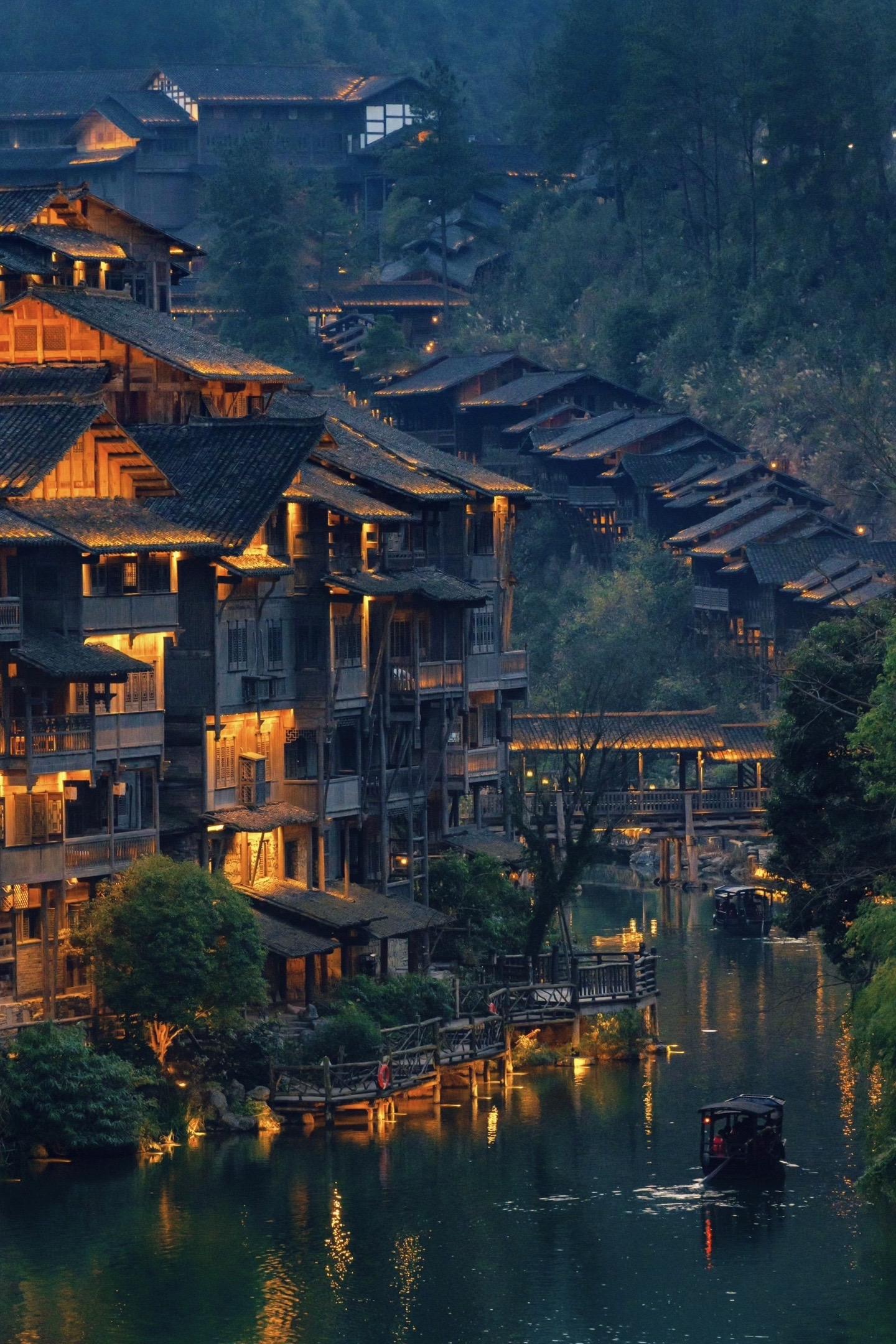 好住得不想退房！699住进乌江寨两天一晚+双早+双人乌江寨门票+奶茶+多种表演等等！ 部分日期需加价