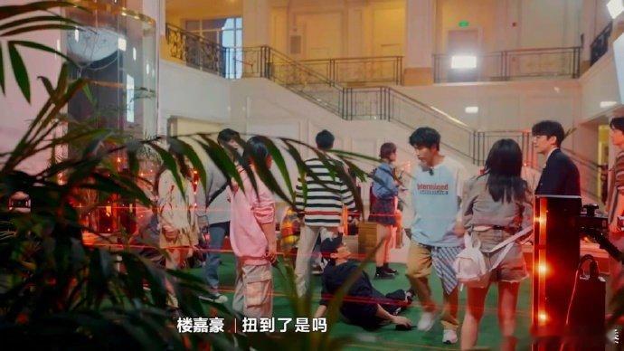 #十天之后回到现实说淘汰就淘汰# 看到第一轮就有选手离开，感觉心脏都要跳出来了！