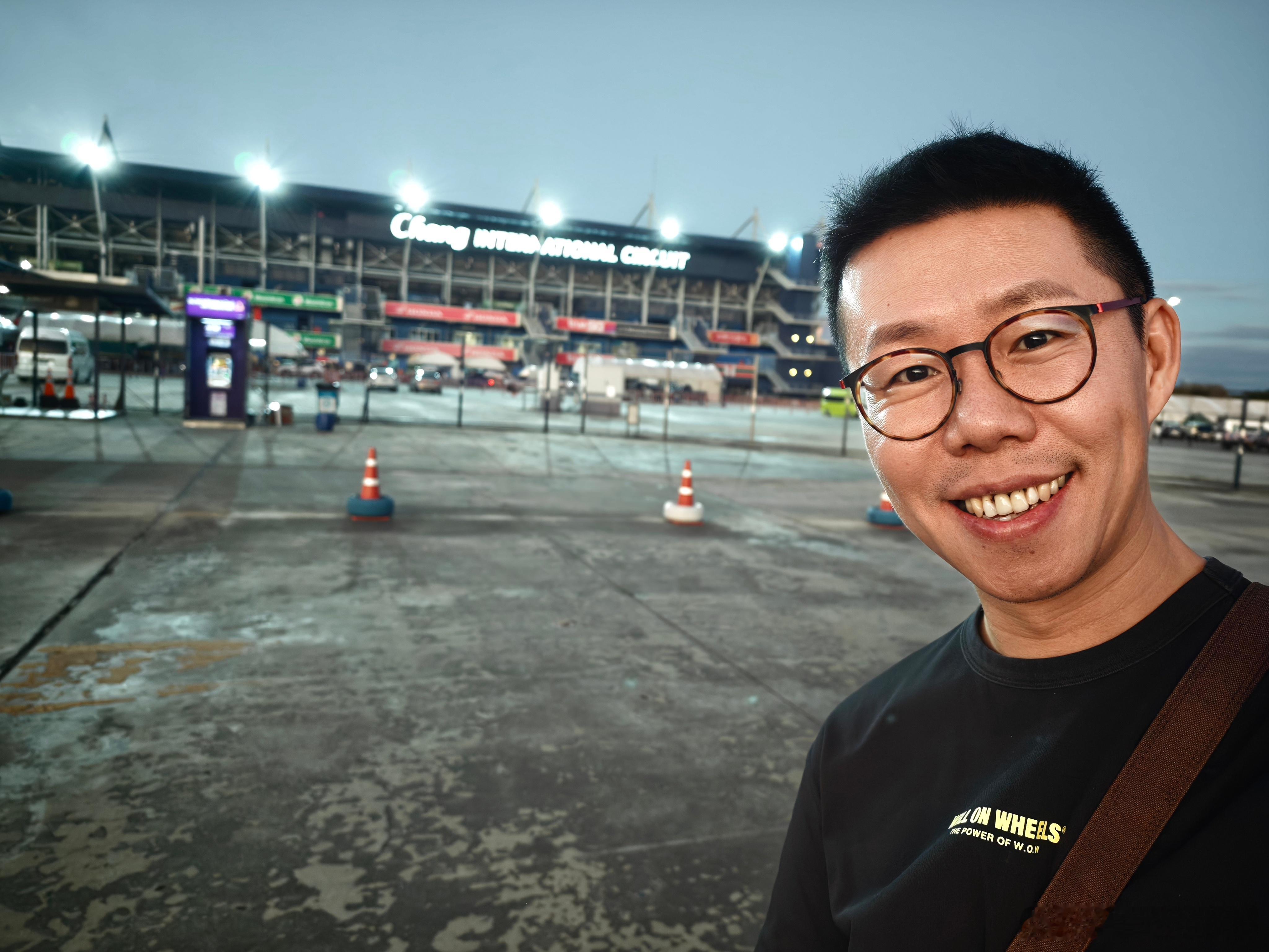 到啦！一个人开了近500公里，7个小时！顺利到达，武理南赛车场！这周末在这里跑一