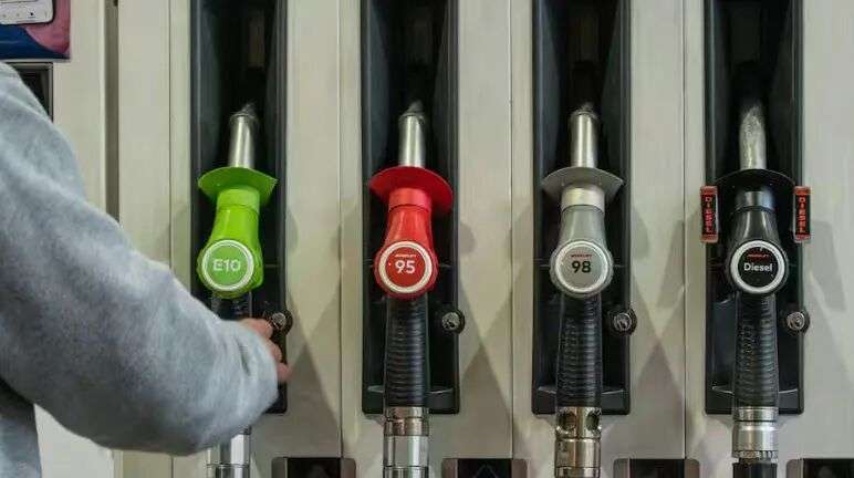 据环球网报道，华尔街分析称，中东冲突持续推高油价，美国经济衰退风险正在上升。安永