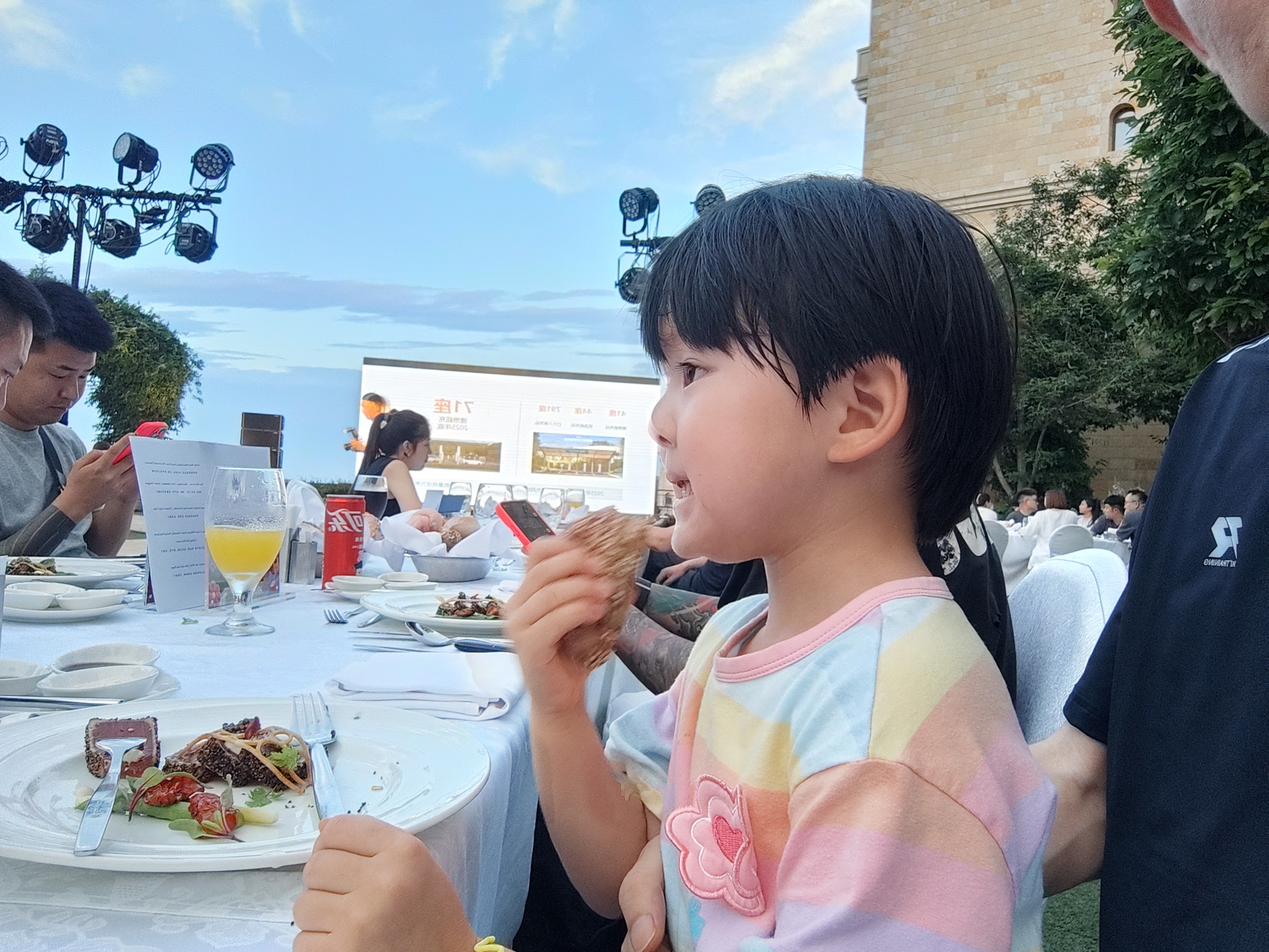 今晚在大连本地“听厂长讲完”感谢邀请参加辽宁i8发布会，理想本地活动办的真棒。走