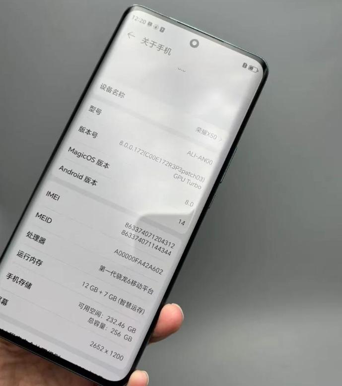 千元机的爆款不是随便就能做出来的，产品力只是基础，时机和口碑同样关键。荣耀 X8
