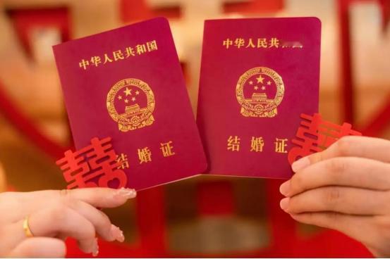 刚发布的结婚数据又降了，2026年上半年结婚327.5万对，离婚138.3万对，