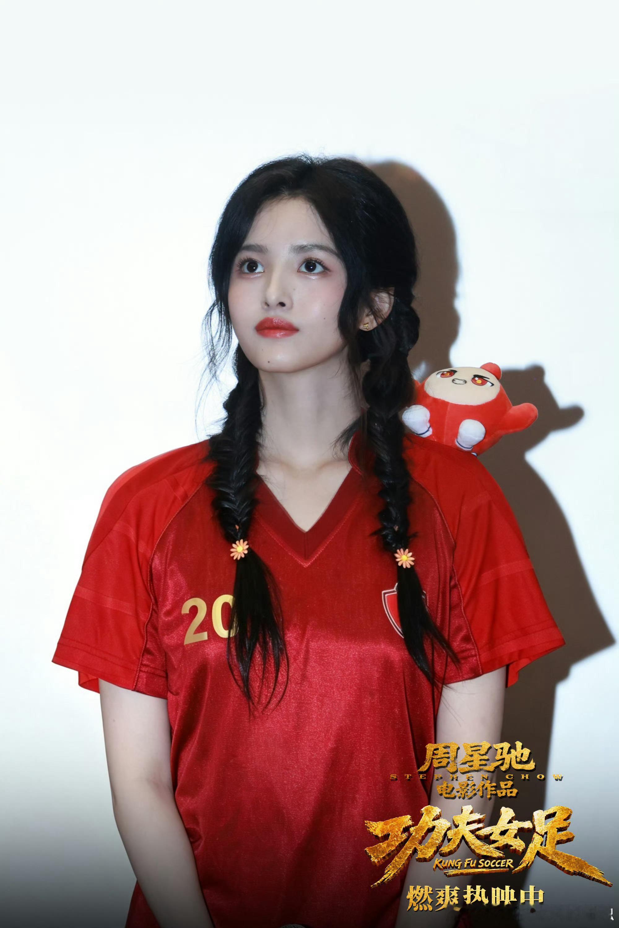 功夫女足娥眉队现实中也身怀绝技周星驰介绍新人演员好真诚 娥眉队姑娘真不是花瓶，前