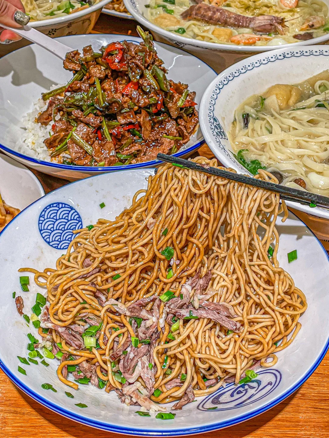 宁波大排档里吃海鲜面，也是不一样的享受！！！