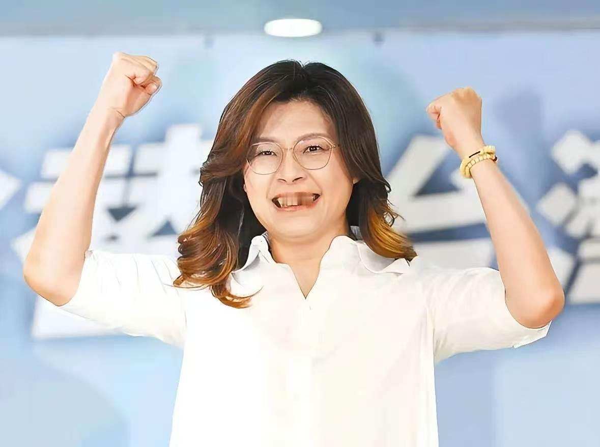 郑丽文，

估计想专门抽时间再来小米的心都有了。

郑丽文此次上海参访先后去了美