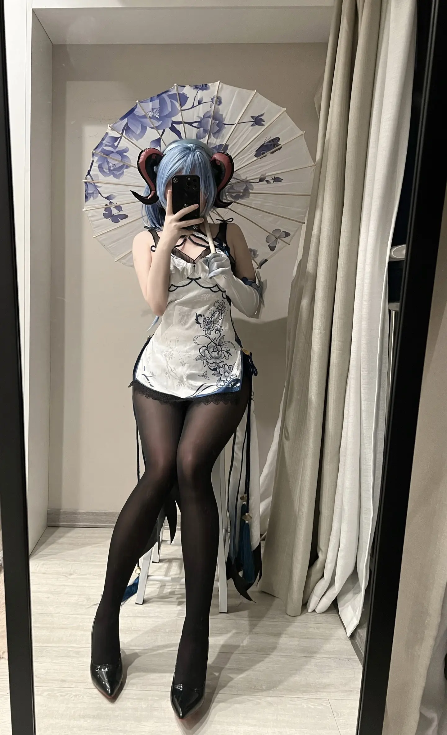 雨落时又想起撑伞过桥底青花瓷