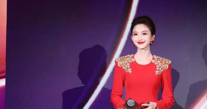 春晚主持人上新，刘心悦是谁？